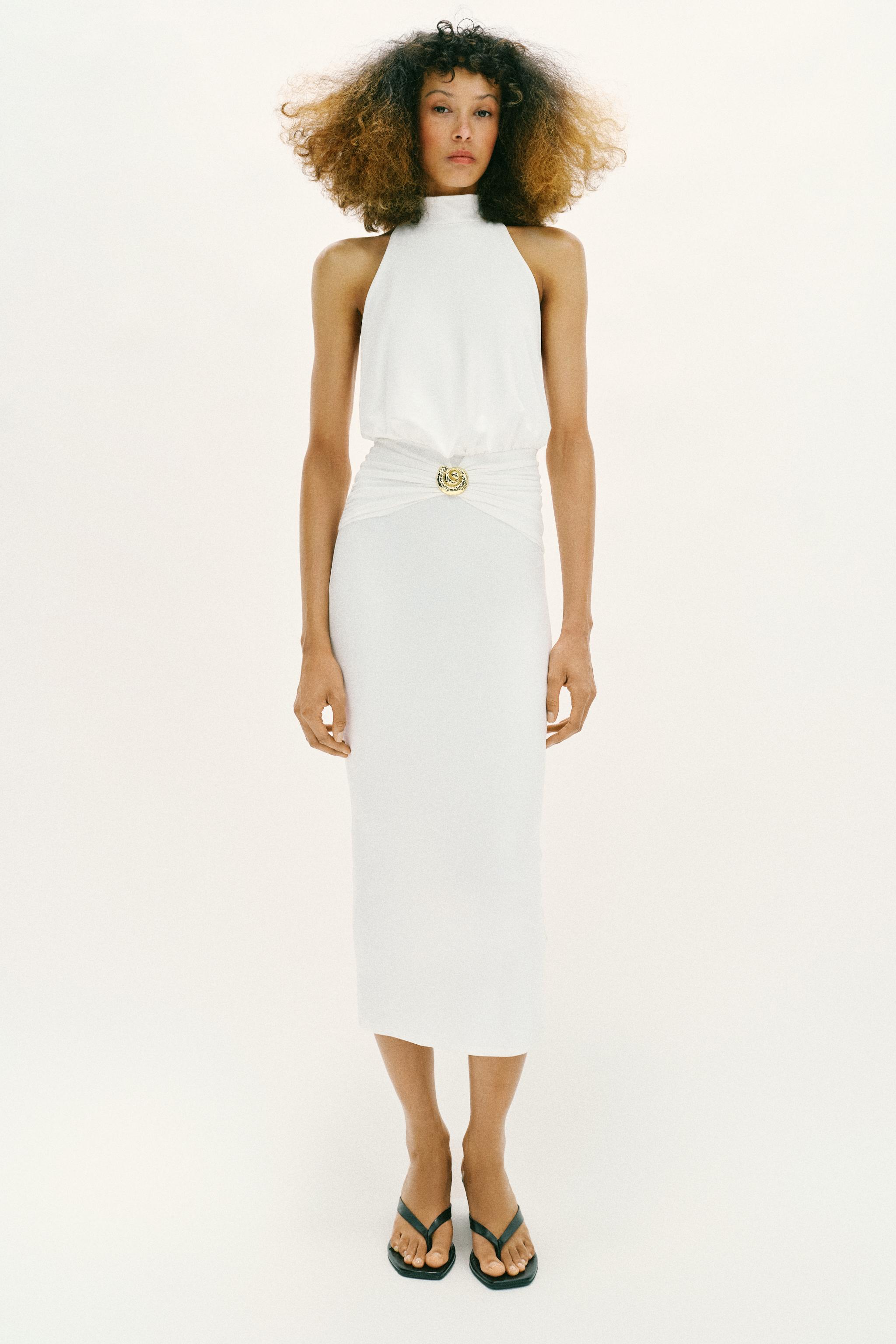ROBE DRAPÉE À ENCOLURE AMÉRICAINE